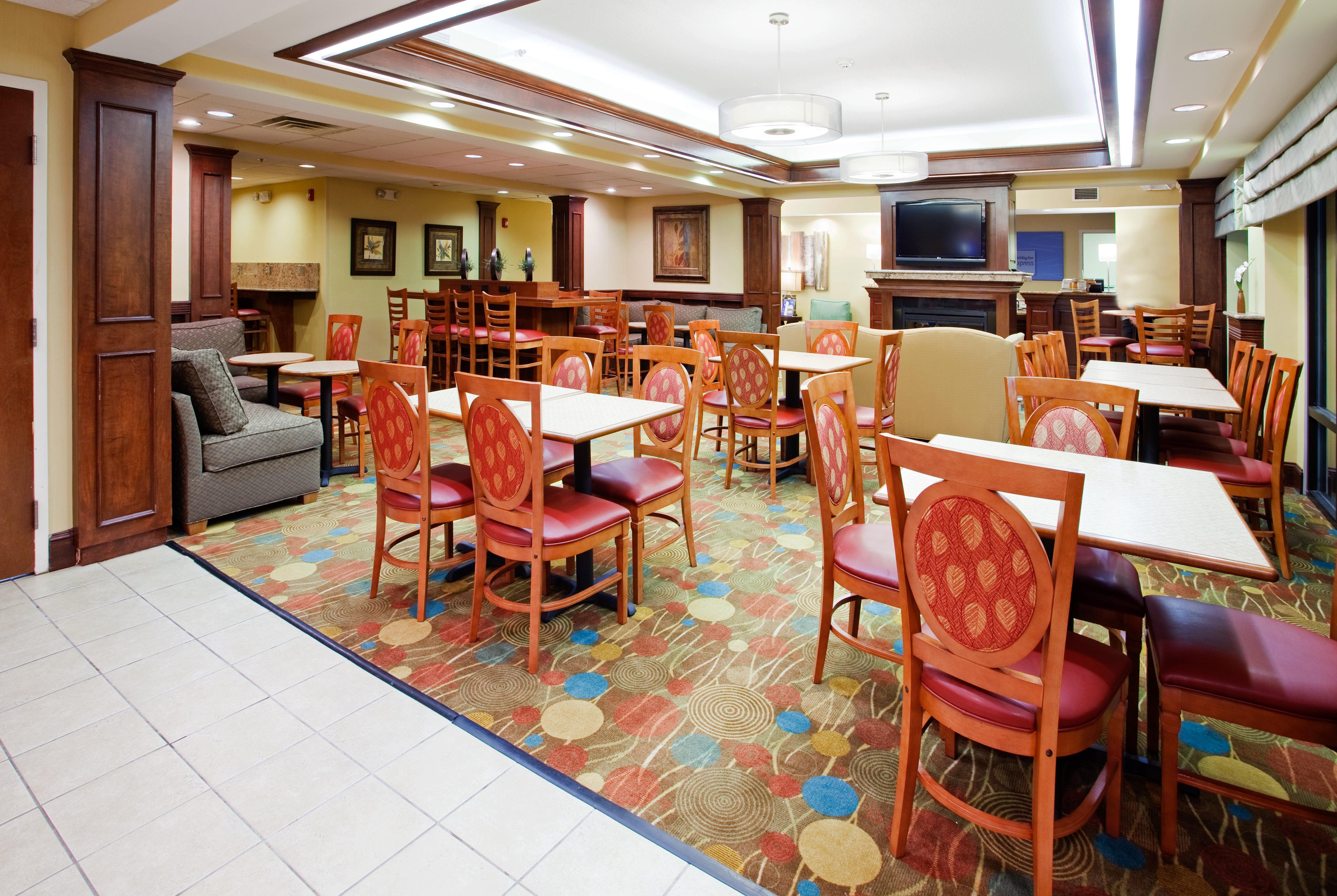 Holiday Inn Express Raleigh-Durham Airport By Ihg Morrisville Exterior photo
